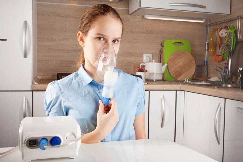 Tratamiento con nebulizador para mujer