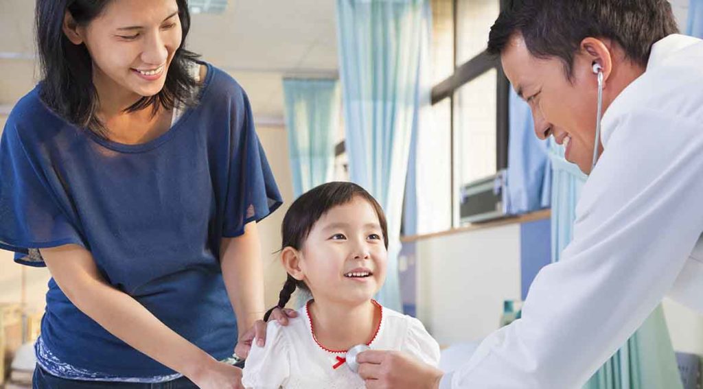 madre, hija y doctora