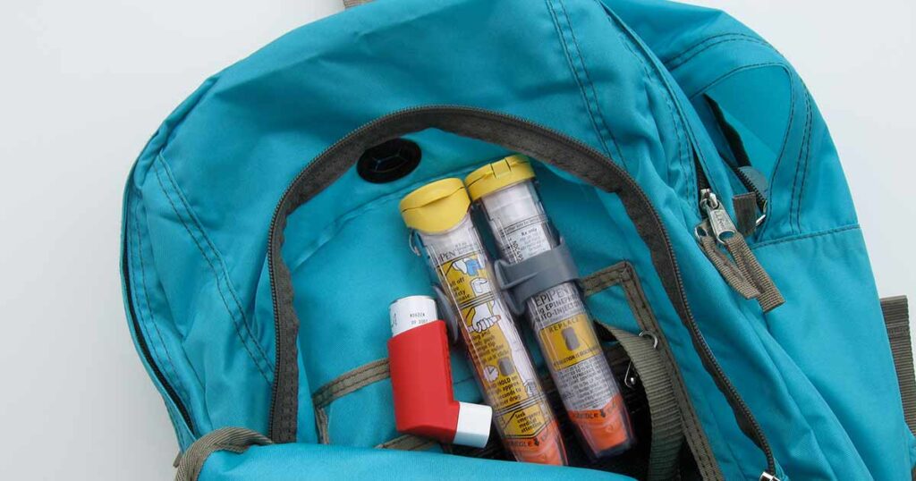 EpiPens en la mochila